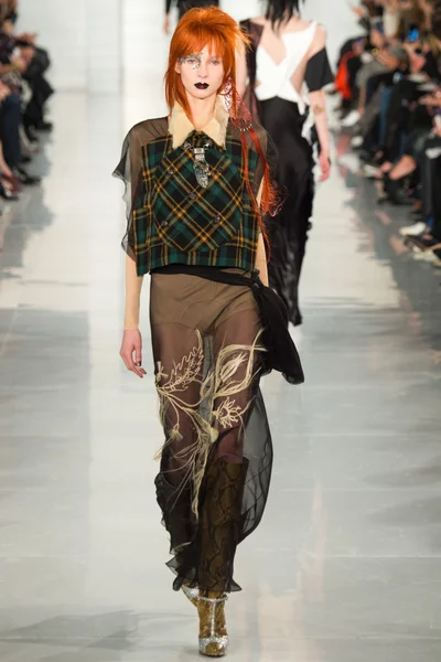 Look 15